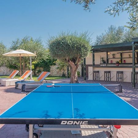 Astarte Villas - Istar Villa With Tennis Court Makhairádhon Esterno foto