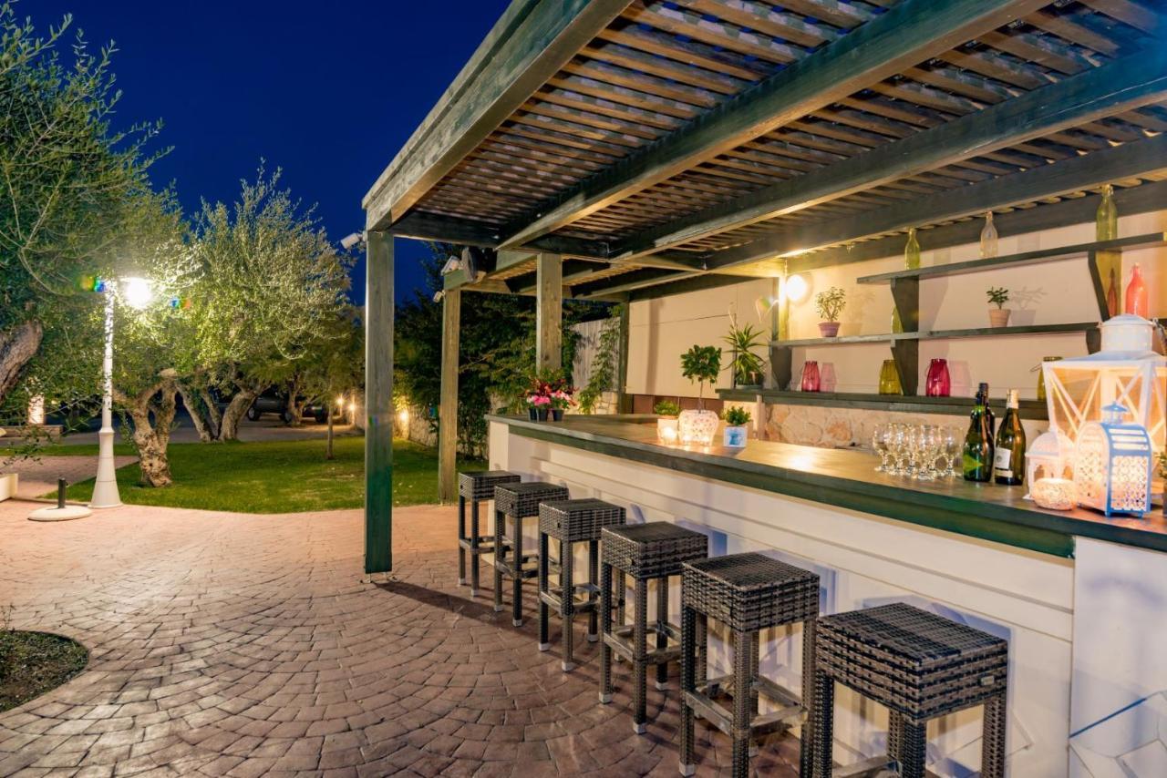Astarte Villas - Istar Villa With Tennis Court Makhairádhon Esterno foto
