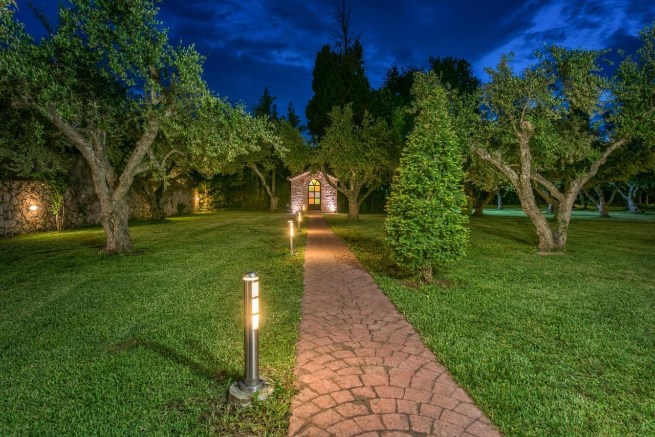 Astarte Villas - Istar Villa With Tennis Court Makhairádhon Esterno foto