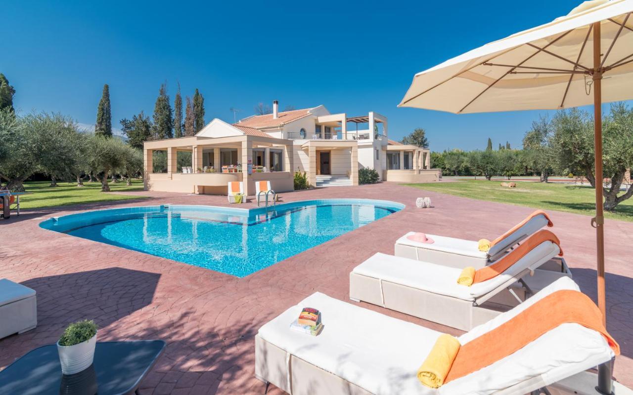 Astarte Villas - Istar Villa With Tennis Court Makhairádhon Esterno foto