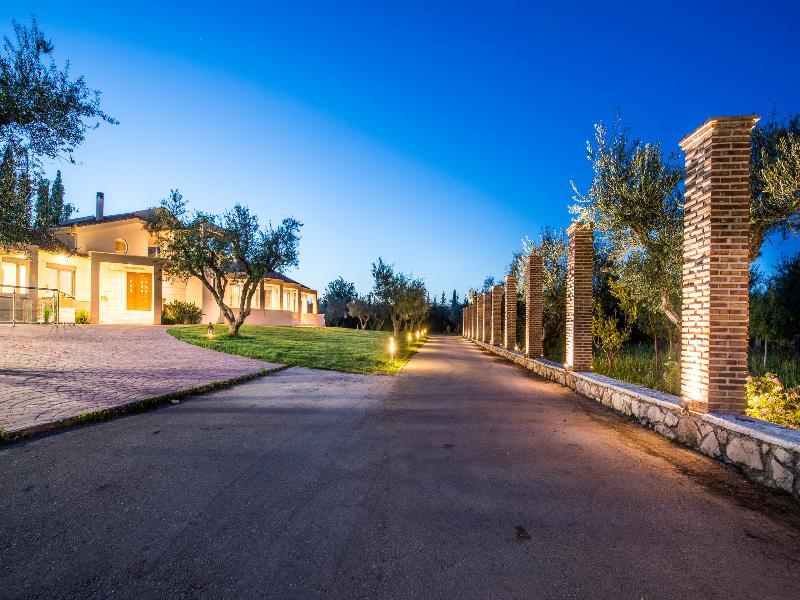Astarte Villas - Istar Villa With Tennis Court Makhairádhon Esterno foto
