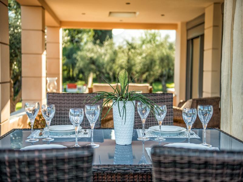 Astarte Villas - Istar Villa With Tennis Court Makhairádhon Esterno foto
