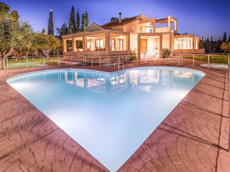 Astarte Villas - Istar Villa With Tennis Court Makhairádhon Esterno foto